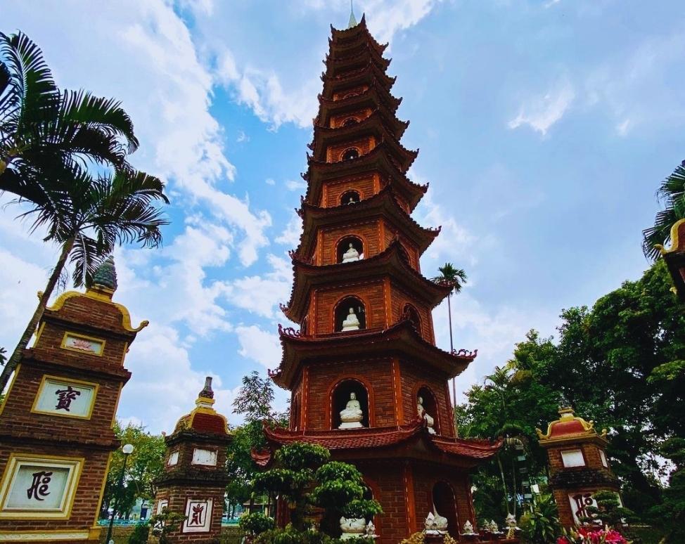 Bảo tháp chùa Trấn Quốc