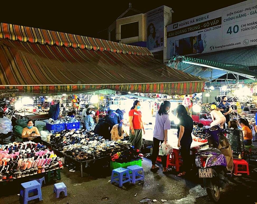 Chợ Hạnh Thông Tây chủ yếu án vào ban đêm (@-ry0606.vnlife)