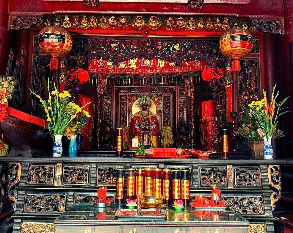 Gian thờ chùa Bà Thiên Hậu (@yuri_travel_115)