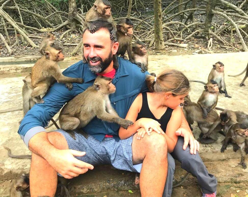 Vui đùa với khỉ tại đảo khỉ Cần Giờ (@merrimentnchaos)