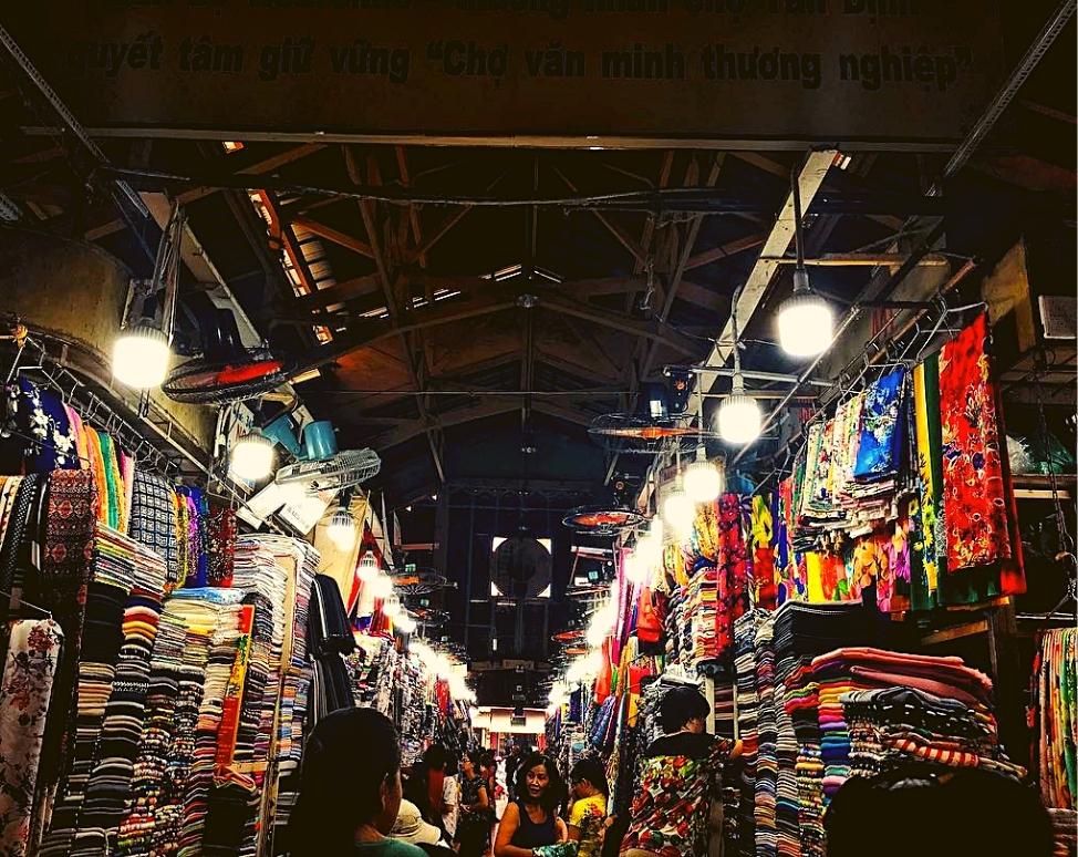 Khu vực đồ tại chợ Phạm Văn Hai