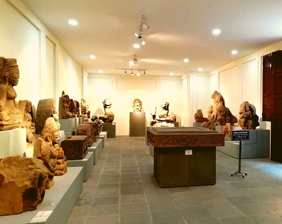 Hình ảnh phòng trưng bày bảo tàng Chăm Đà Nẵng (@throwback.traveler)