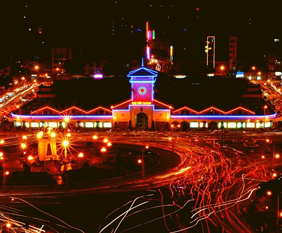 Hình ảnh chợ Bến Thành về đêm