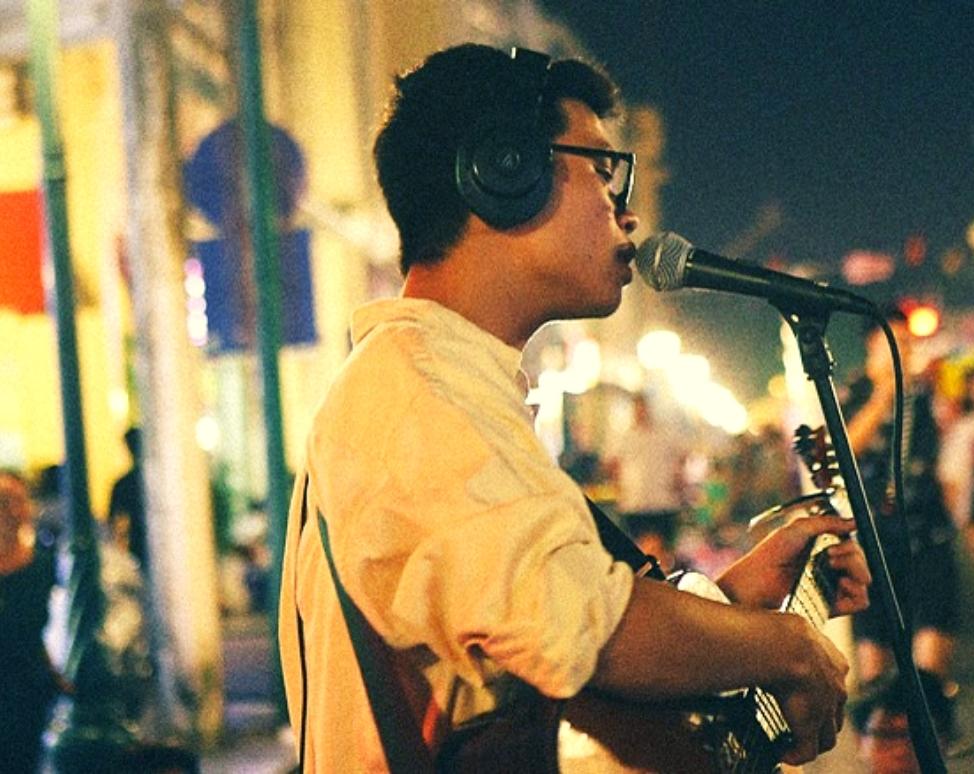 Trình diễn âm nhạc tại phố đi bộ Nguyễn Huệ