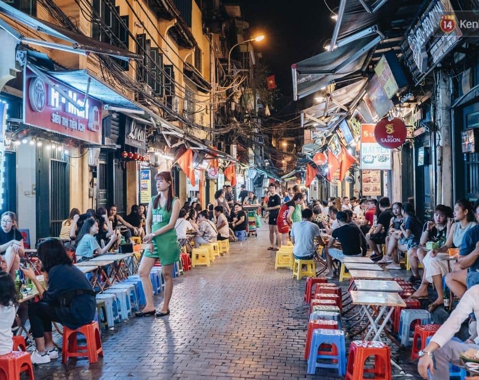 Đến phố Tạ Hiện và khám phá một nét đẹp khác của đêm Hà Nội