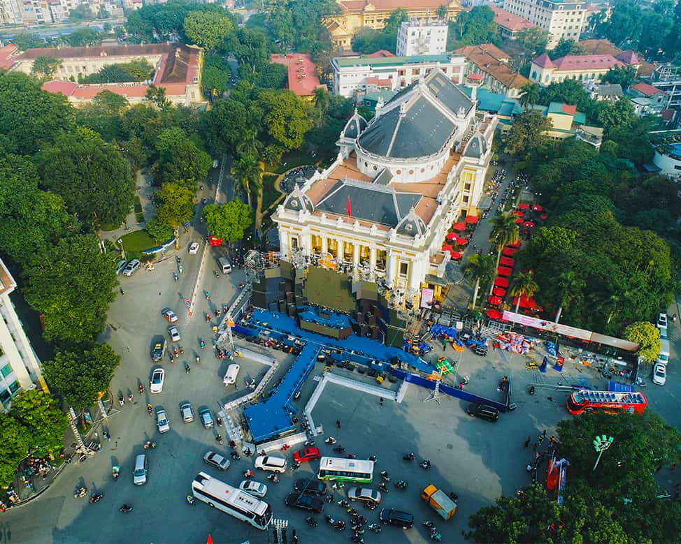 quảng trường cách mạng nhà hát lớn Hà Nội