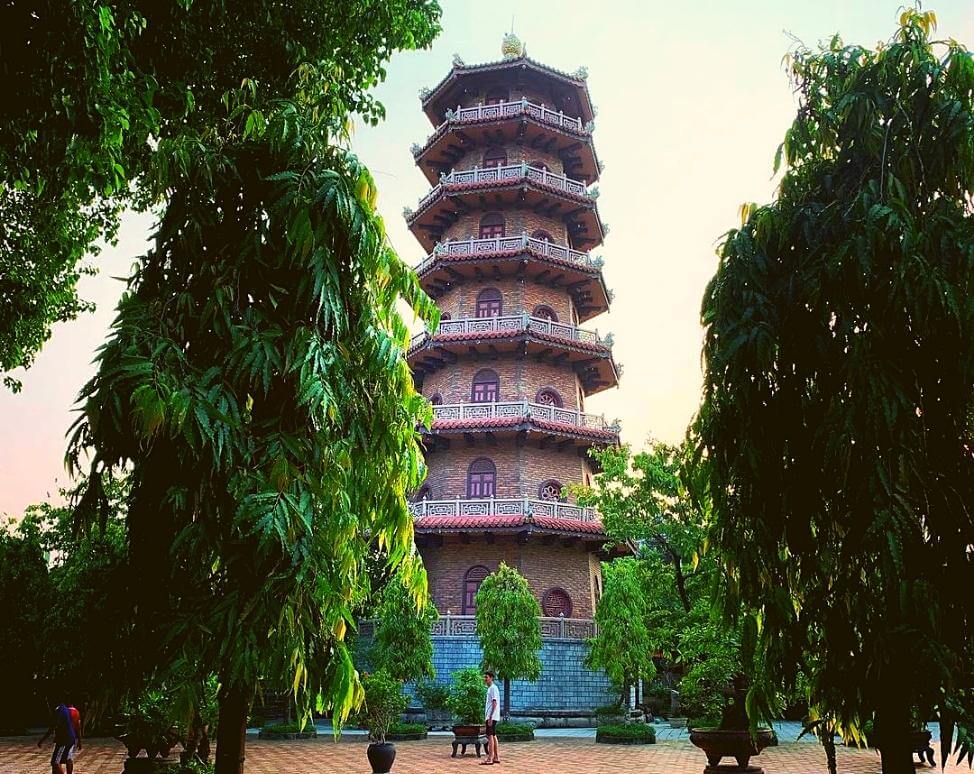 Tháp Ấn Tôn chùa Từ Đàm (@kieubaoly)