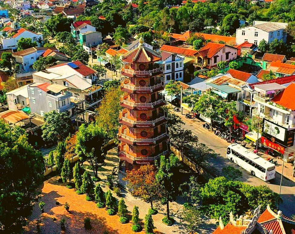Tháp Ấn Tôn chùa Từ Đàm nhìn từ trên cao (@tobi.schoepflin)