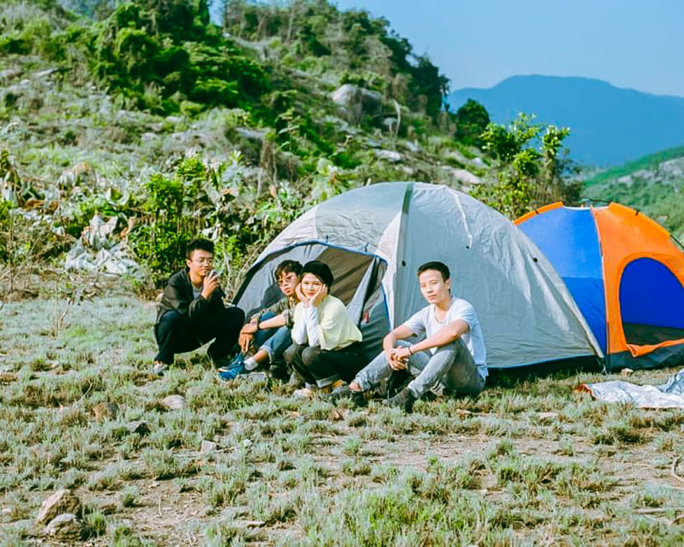 Cắm trại tại Hồ Xanh - Nguồn: travelgear