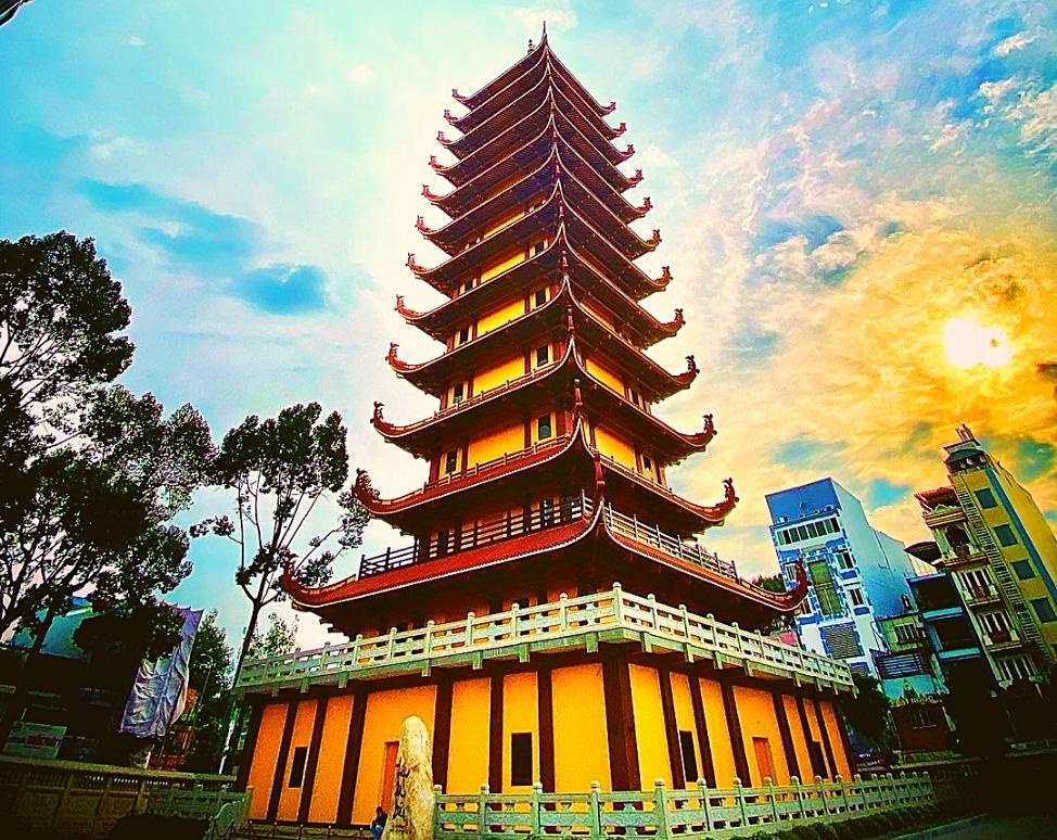 Hình ảnh bảo tháp Việt Nam Quốc Tự 