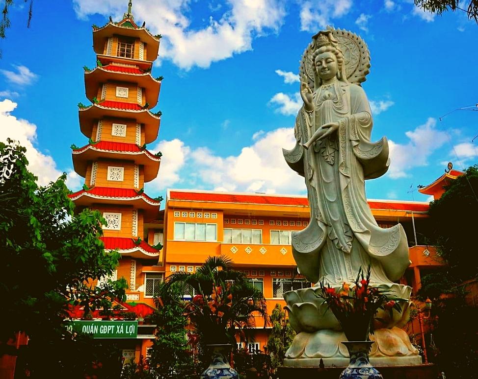 Hình ảnh chùa Xá Lợi (@julienintheworld)
