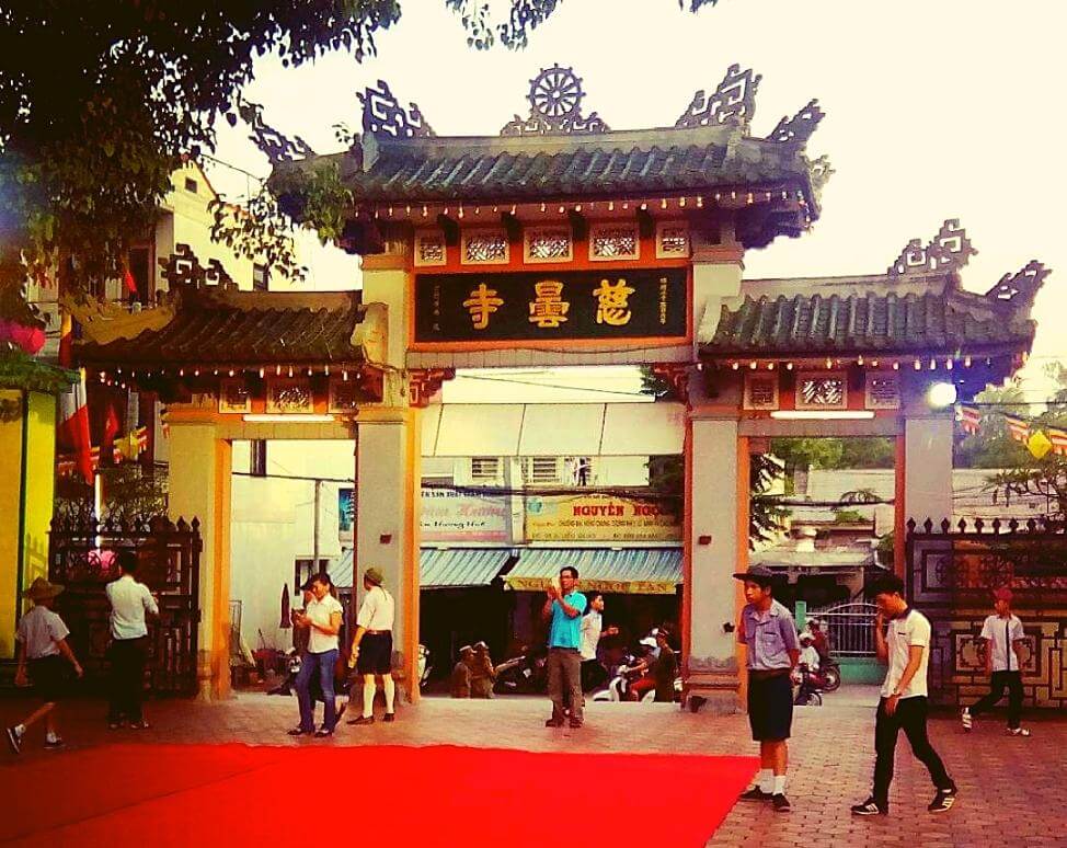 Hình ảnh cổng Tam Quan chùa Từ Đàm (@mycafetime)