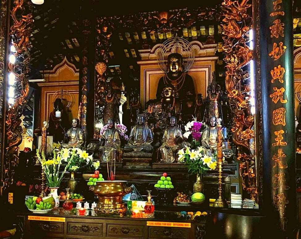 Hình ảnh gian thờ chùa Giác Lâm 