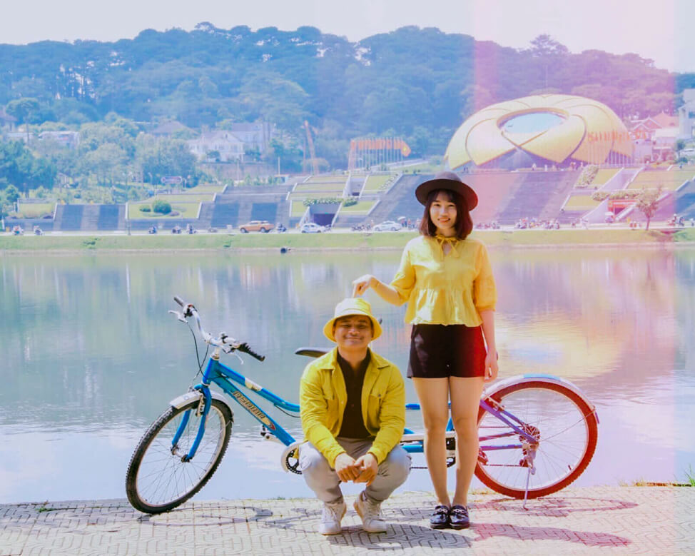 Đạp xe đạp đôi hồ Xuân Hương