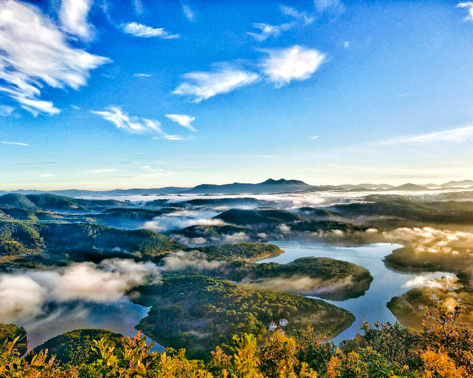 Hồ Tuyền Lâm nhìn từ đỉnh Pinhatt