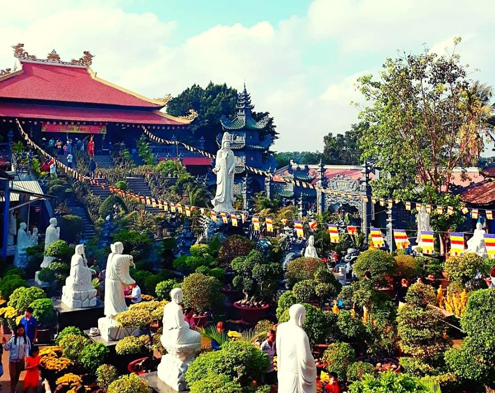 Khuôn viên chùa Phước Long quận 9 