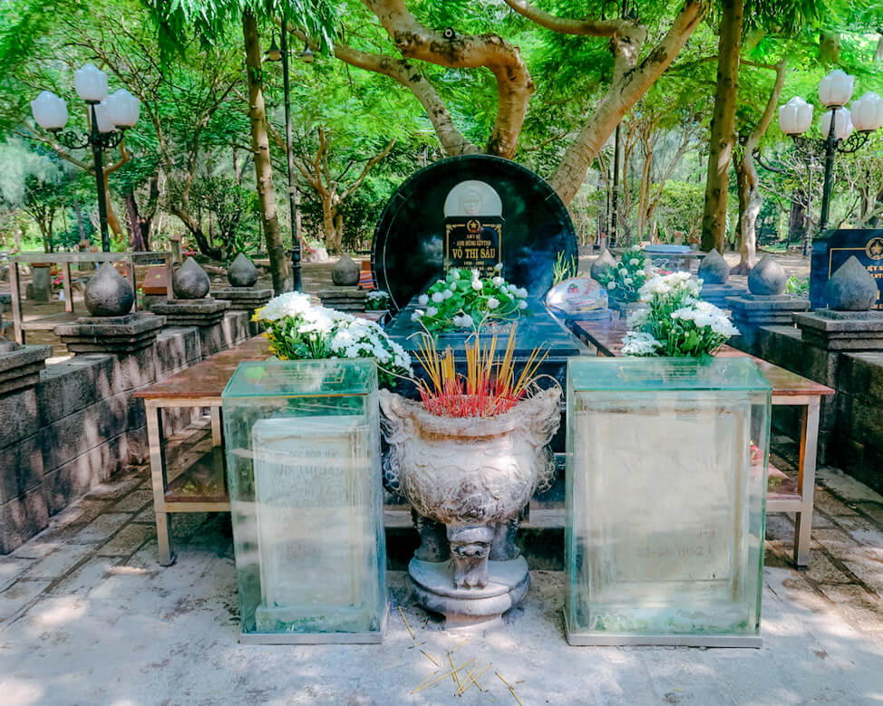 Mộ chị Võ Thị Sáu nghĩa trang Hàng Dương