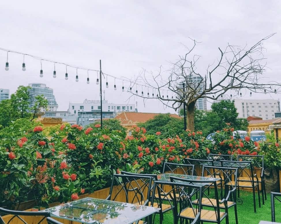 Quán cafe view nhà thờ lớn Hà Nội