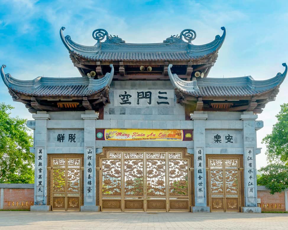 cổng tam quan chùa bái đính