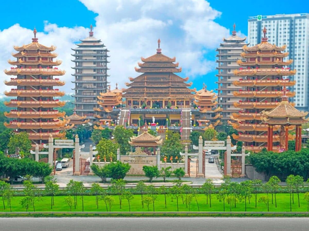 Pháp viện Minh Đăng Quang - Cổ tự linh thiêng giữa lòng Sài Thành
