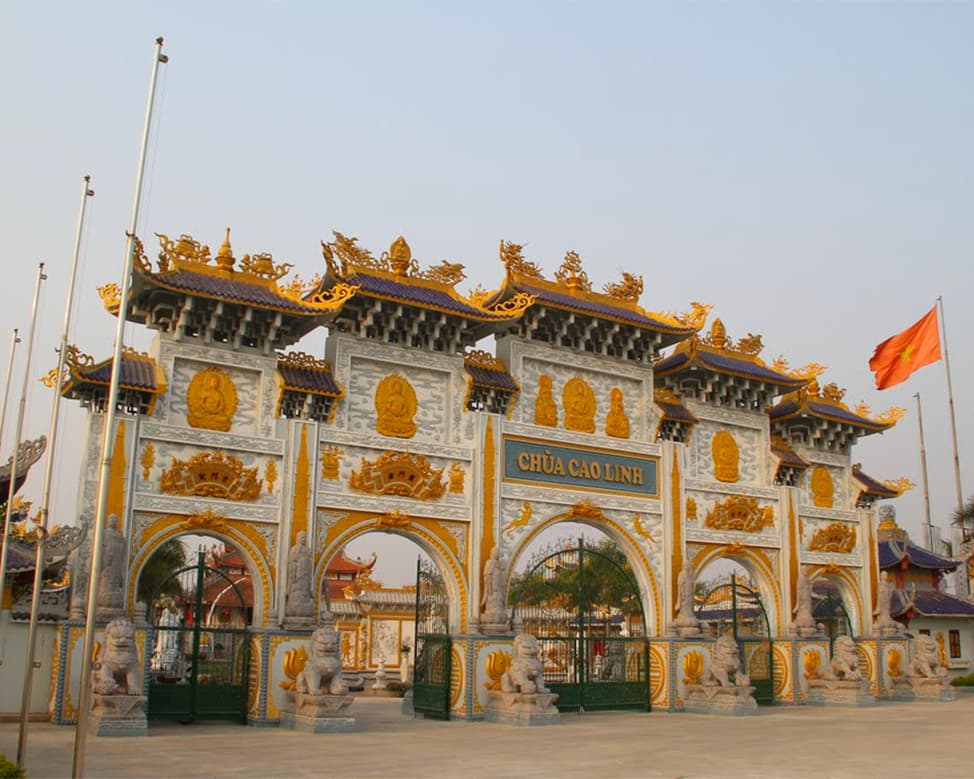 cổng chùa cao linh