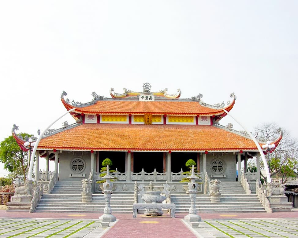chính điện chùa cao linh