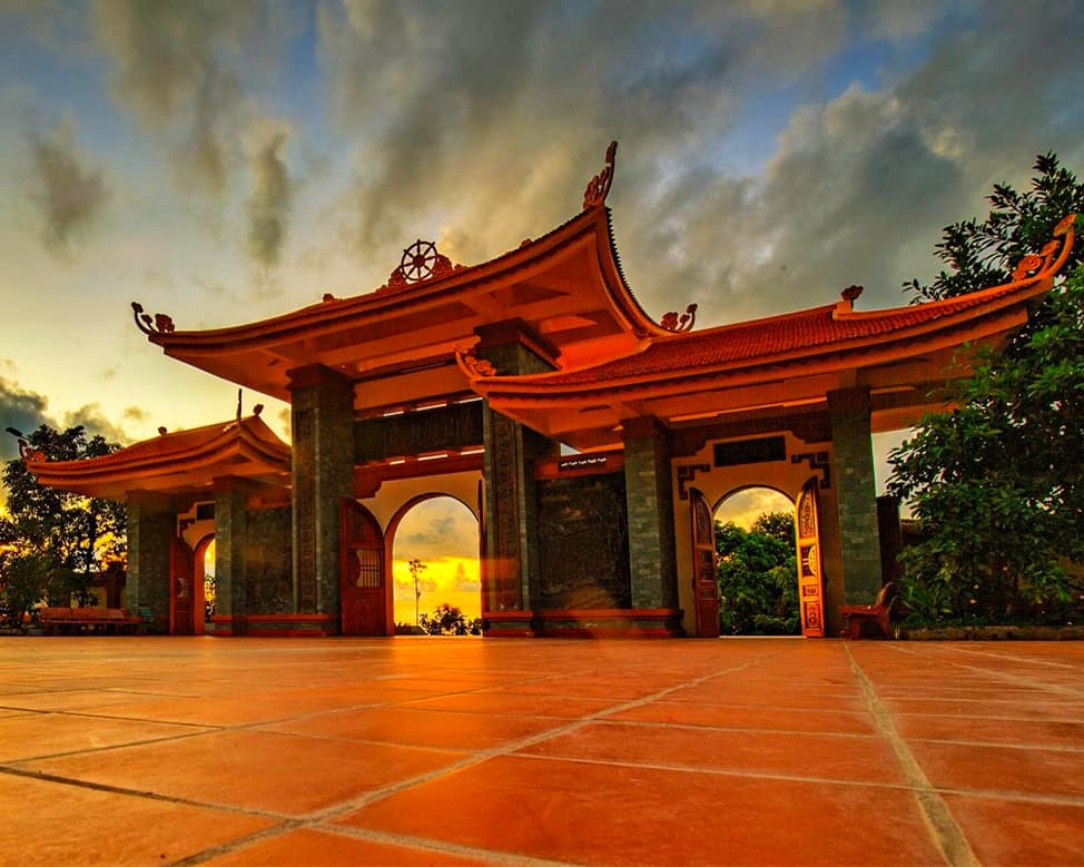 cổng chùa hộ quốc phú quốc