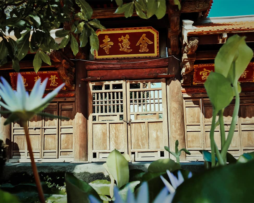 cổng tam quan chùa kim liên