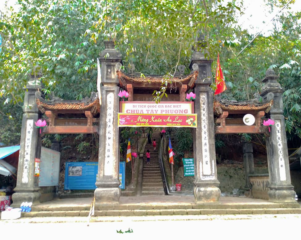 cổng tam quan hạ chùa tây phương