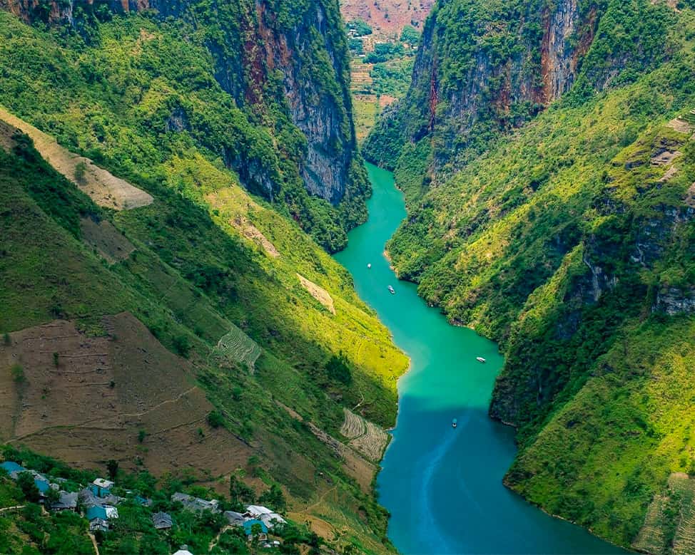 Ngắm sông Nho Quế với vẻ đẹp thơ mộng làm đắm say lòng người