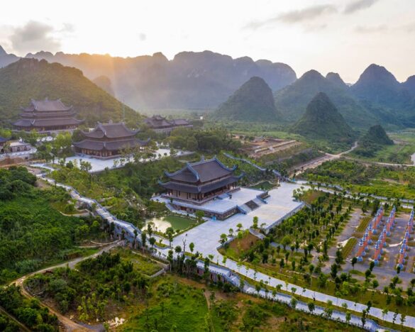 toàn cảnh chùa tam chúc chụp từ trên cao toàn cảnh chùa tam chúc chụp từ trên cao